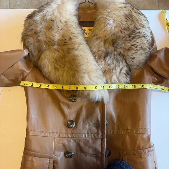 Imperial Vintage Tan Leather Jacket with Faux Fur Collar and Classic Design - Picture 9 of 10